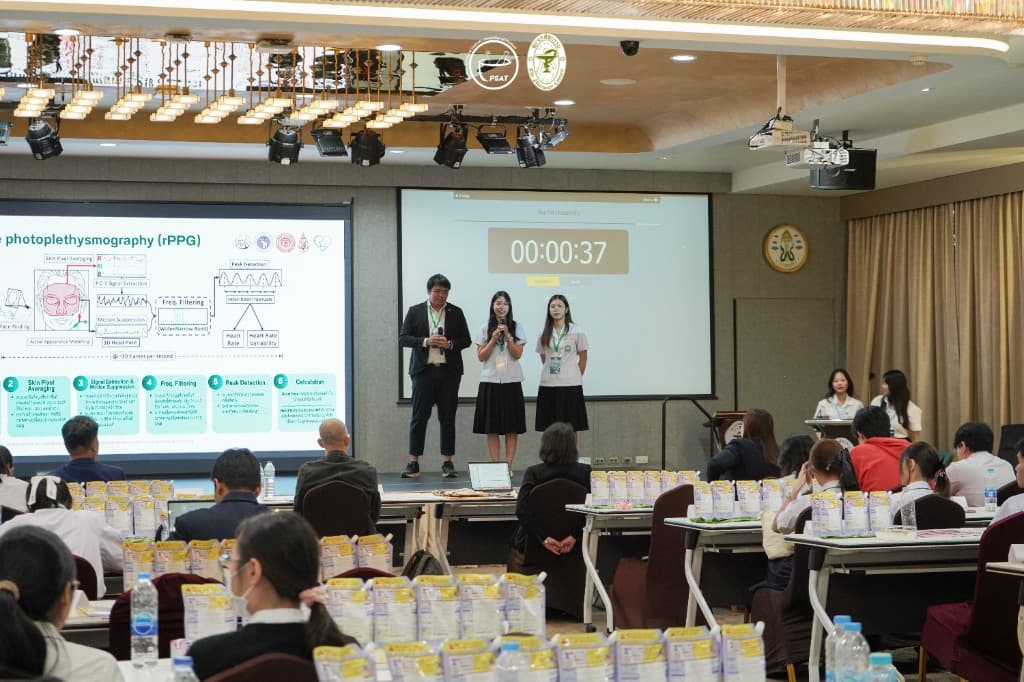 Live Demo & Pitching Round